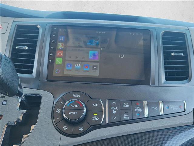 Used 2012 Toyota Sienna SE image 25