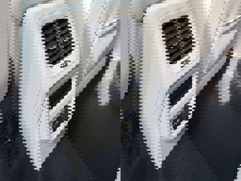 Certified 2022 Volkswagen Tiguan SE w/ Panoramic Sunroof Package image 30