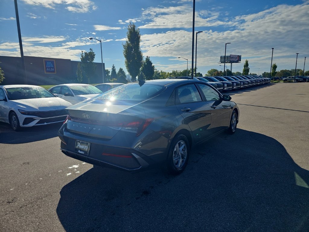 New 2026 Hyundai Elantra SE FWD image 5