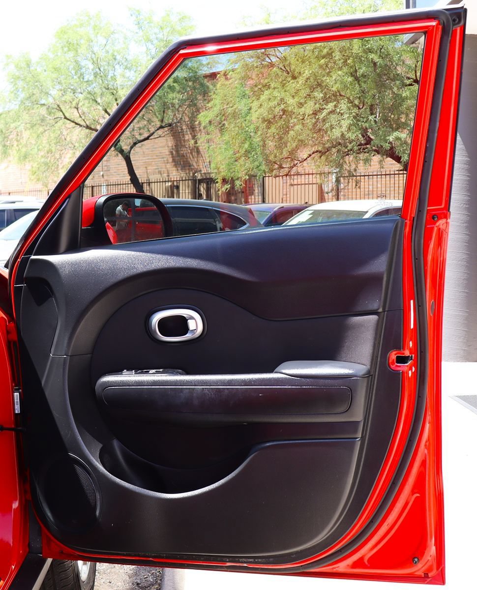 Used 2018 Kia Soul + FWD image 33