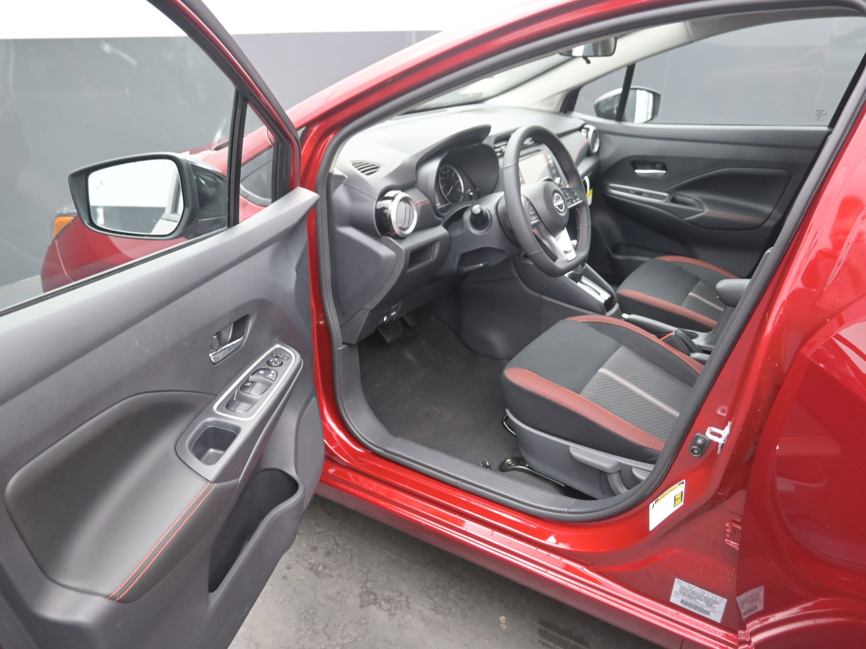 New 2025 Nissan Versa SR w/ Trunk Package image 10