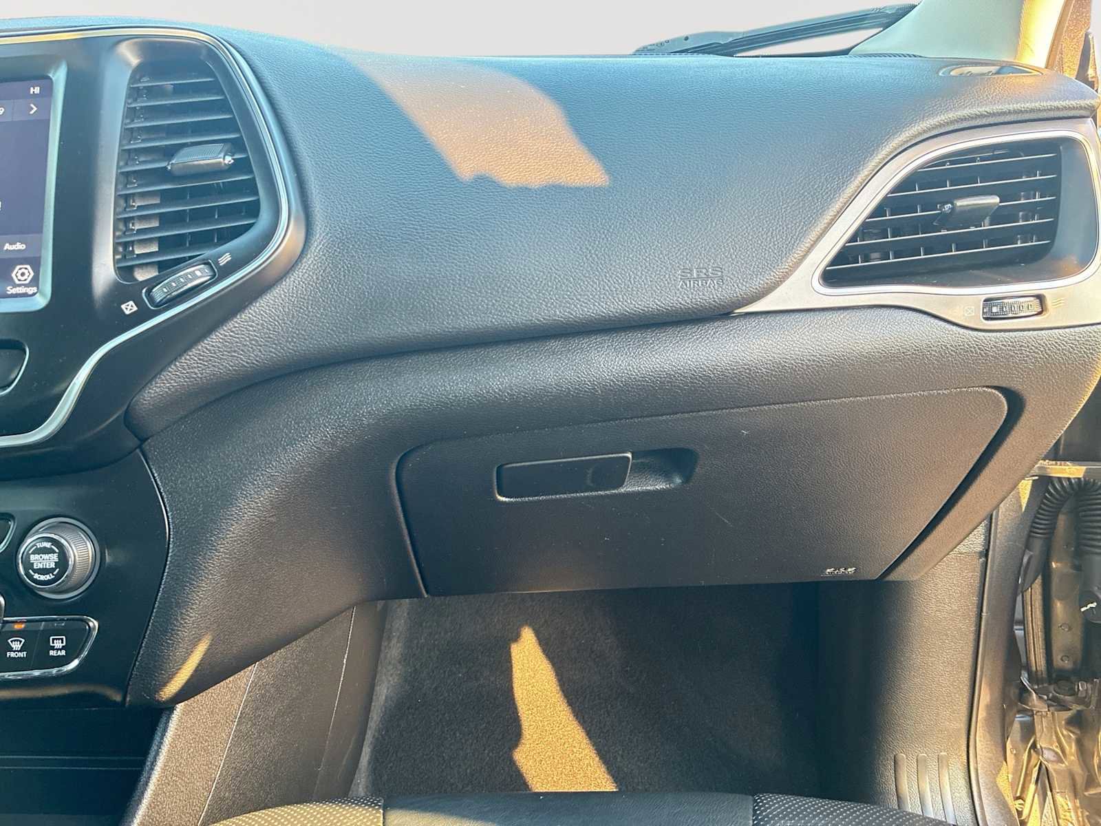 Used 2021 Jeep Cherokee Latitude Lux w/ Sun & Sound Group image 29