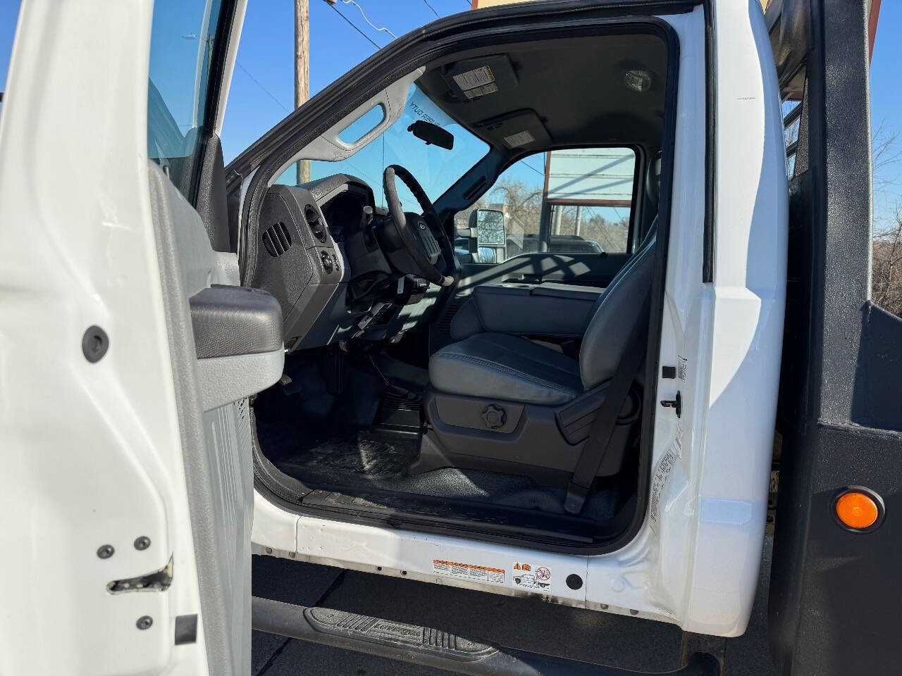 Used 2015 Ford F550 4X4 2dr Regular Cab 140.8 200. image 12