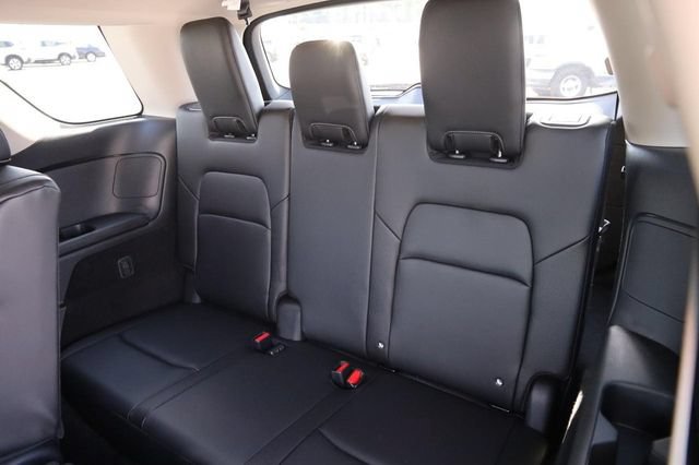 Certified 2025 Nissan Pathfinder SL w/ Black Appearance Package AWD/4WD image 11