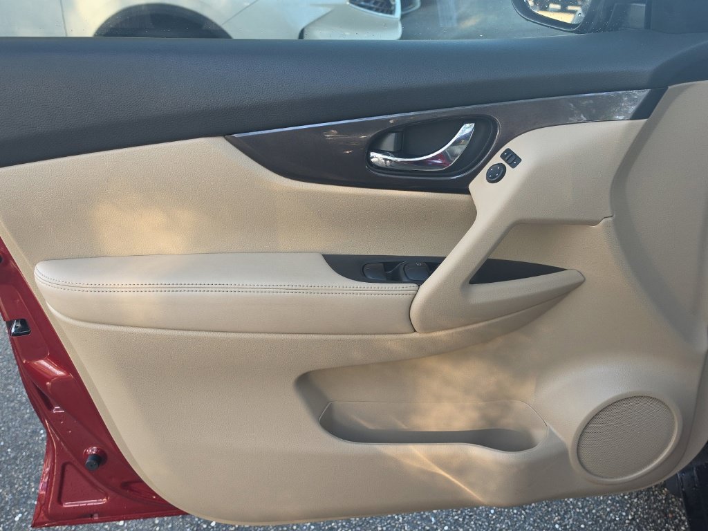Used 2019 Nissan Rogue SV FWD image 15