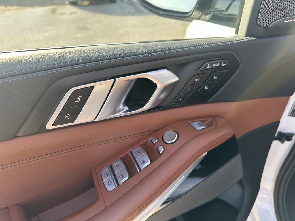 Used 2024 BMW X7 xDrive40i w/ Executive Package image 13