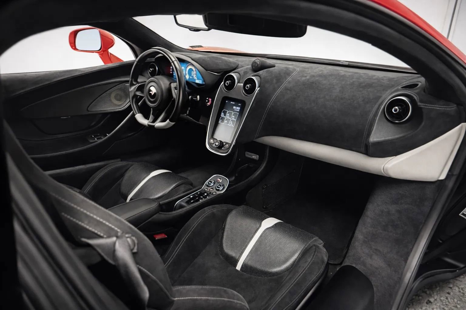 Used 2017 McLaren 570S image 12