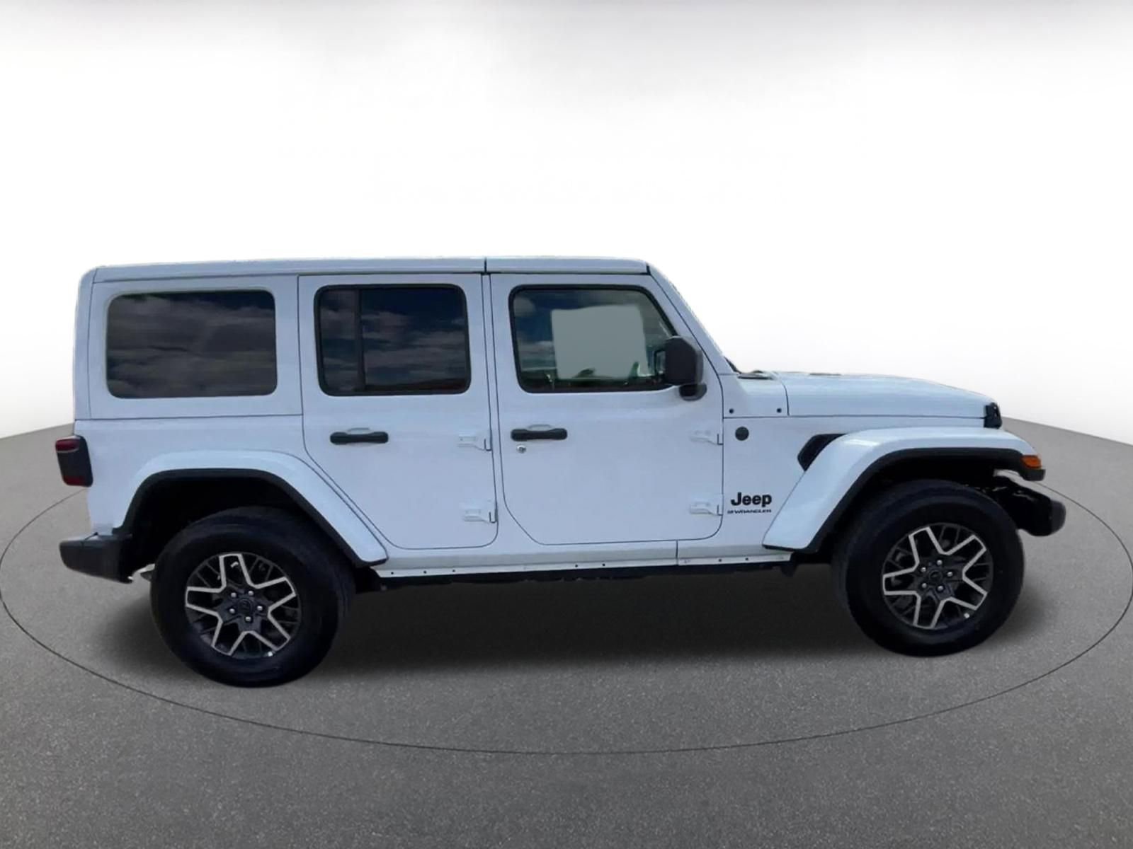 Used 2025 Jeep Wrangler Unlimited Sahara AWD/4WD image 16
