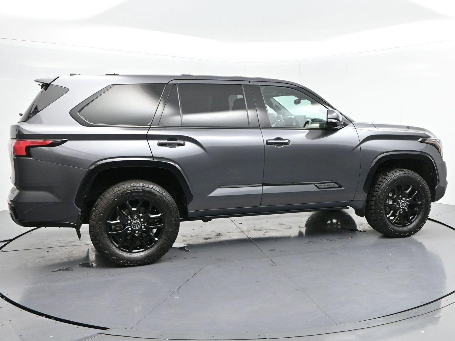 Used 2023 Toyota Sequoia Platinum AWD/4WD image 8