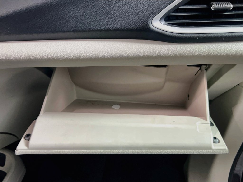 Used 2023 Chrysler Pacifica Touring-L FWD image 34