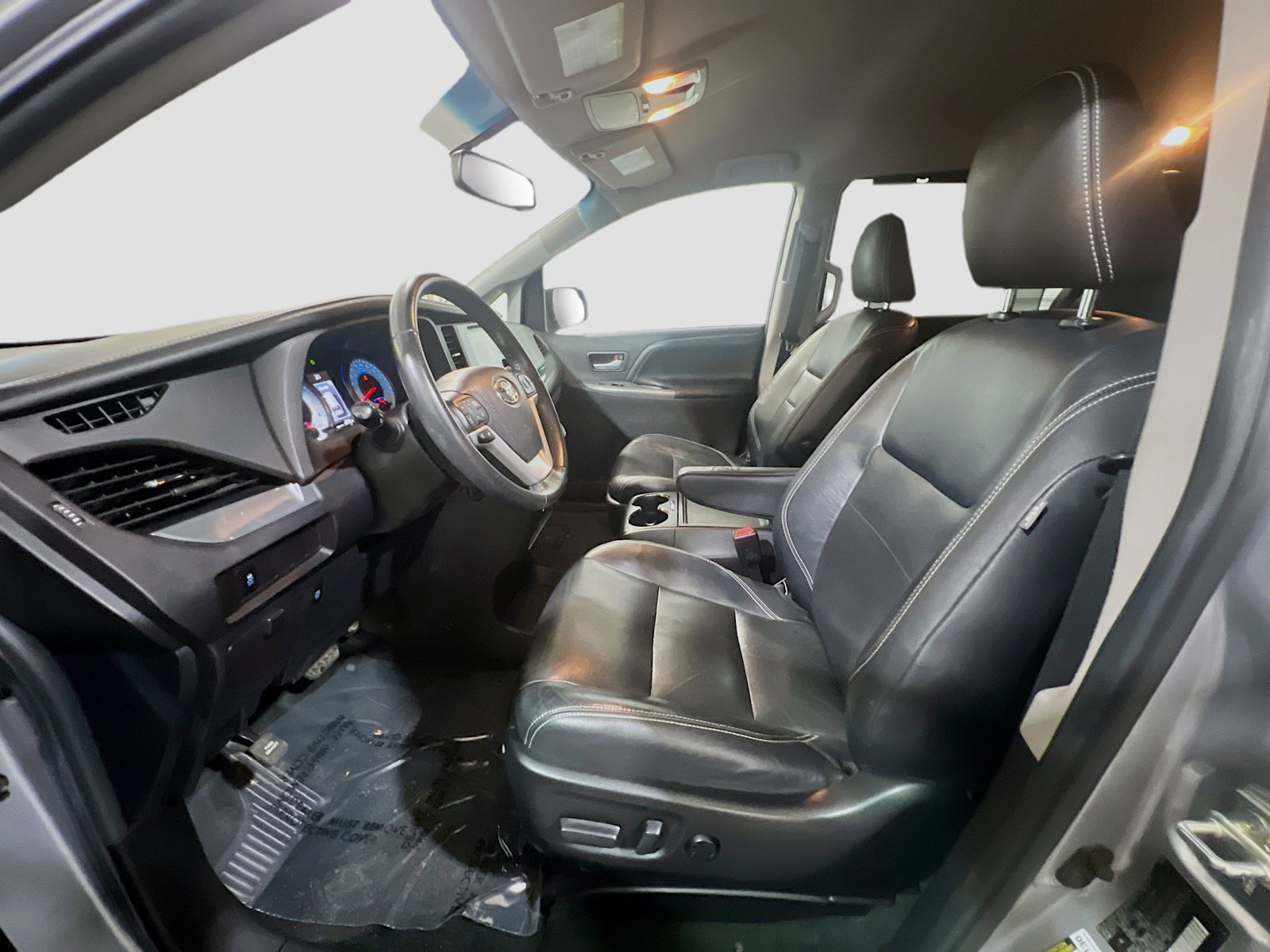 Used 2017 Toyota Sienna SE image 14