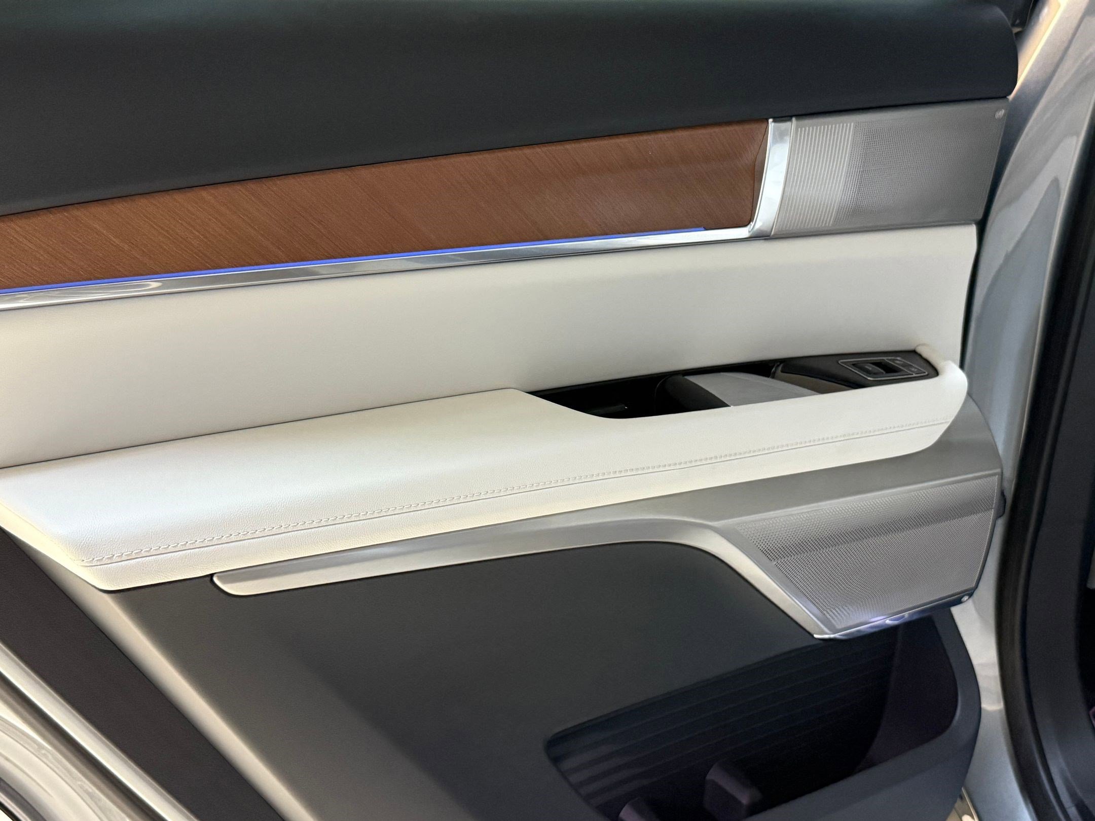 New 2026 Cadillac Vistiq Sport w/ LPO, Floor Liner Package image 44