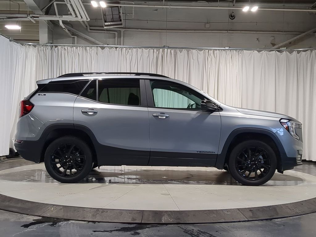 Used 2023 GMC Terrain SLE w/ Driver Convenience Package image 15