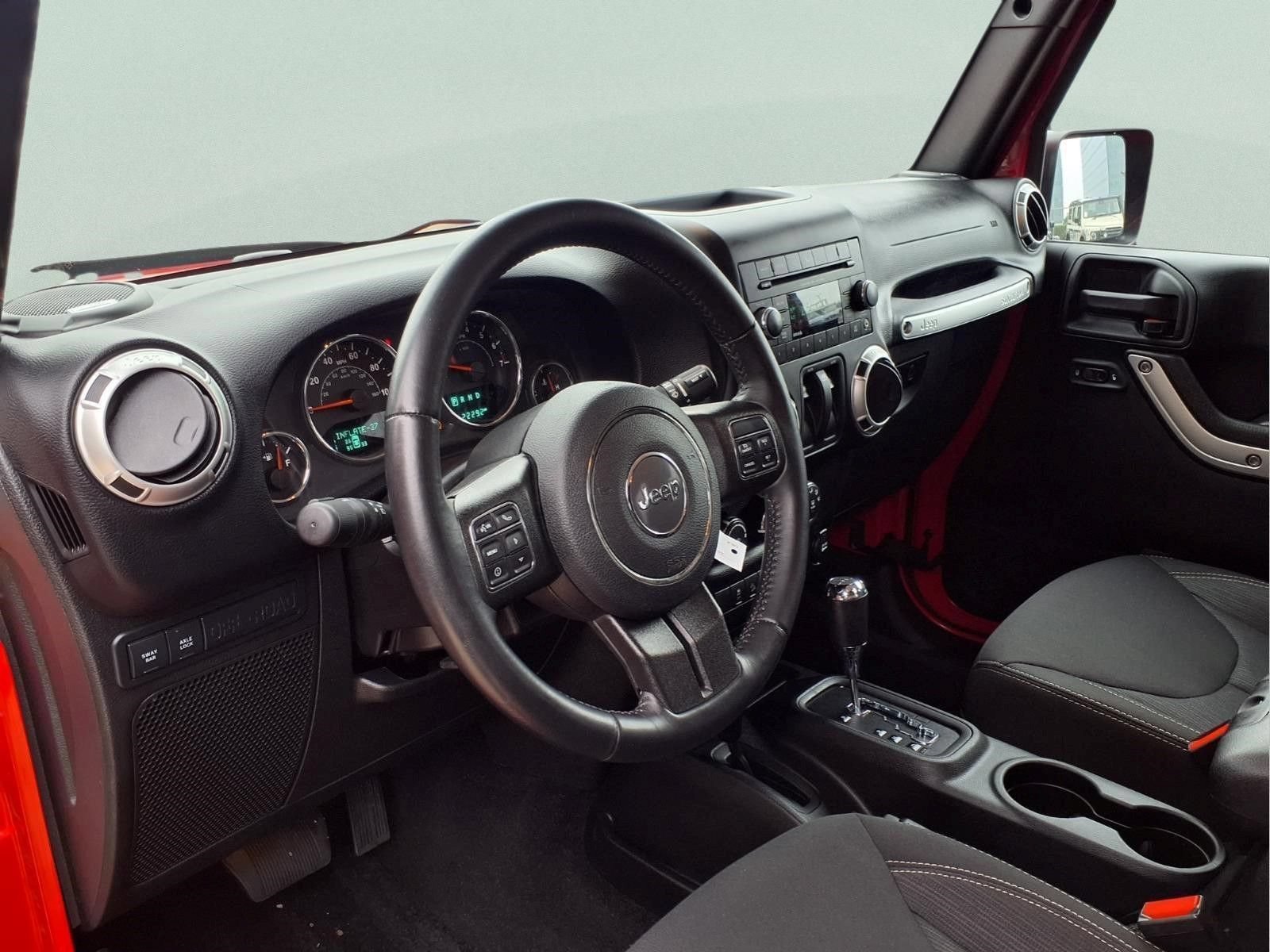Used 2018 Jeep Wrangler Rubicon w/ Power Convenience Group AWD/4WD image 10