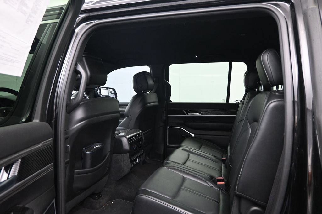 Used 2022 Jeep Wagoneer Series II AWD/4WD image 23