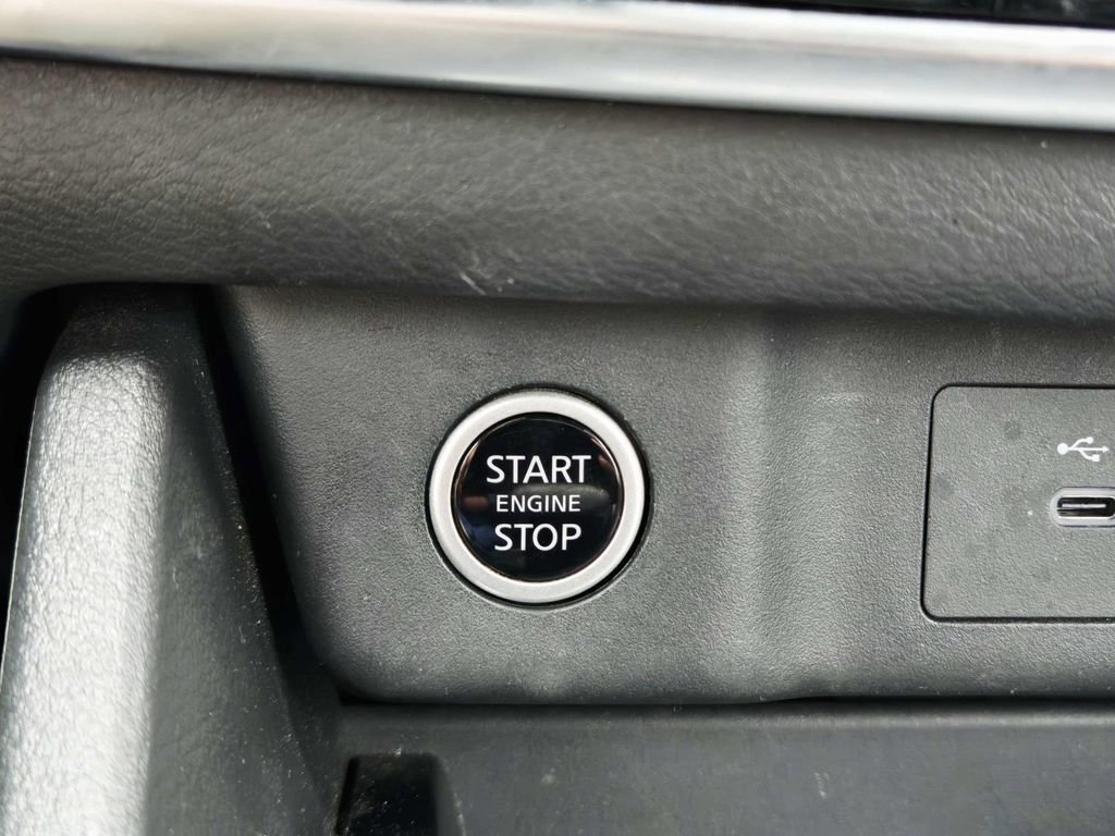 Used 2023 Nissan Rogue SV image 28