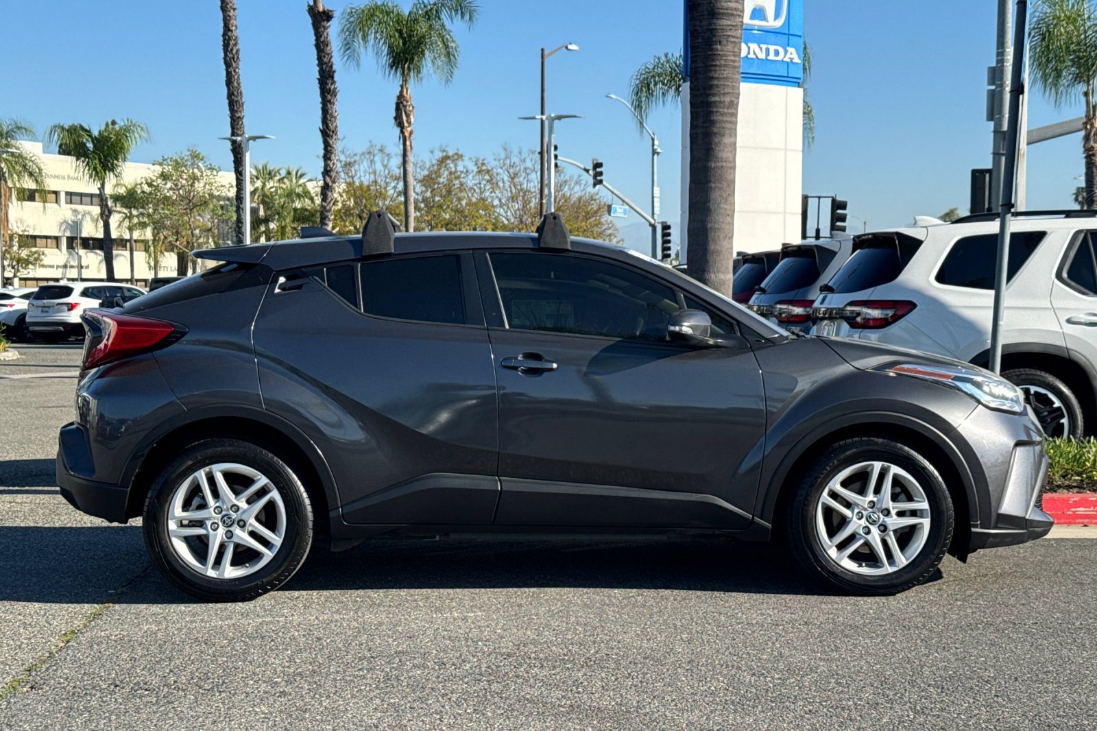 Used 2021 Toyota C-HR LE image 7