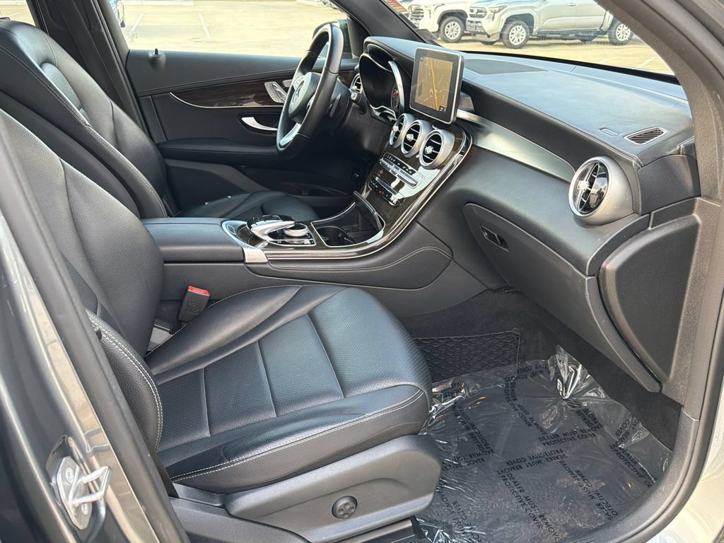 Used 2017 Mercedes-Benz GLC 300 4MATIC image 11