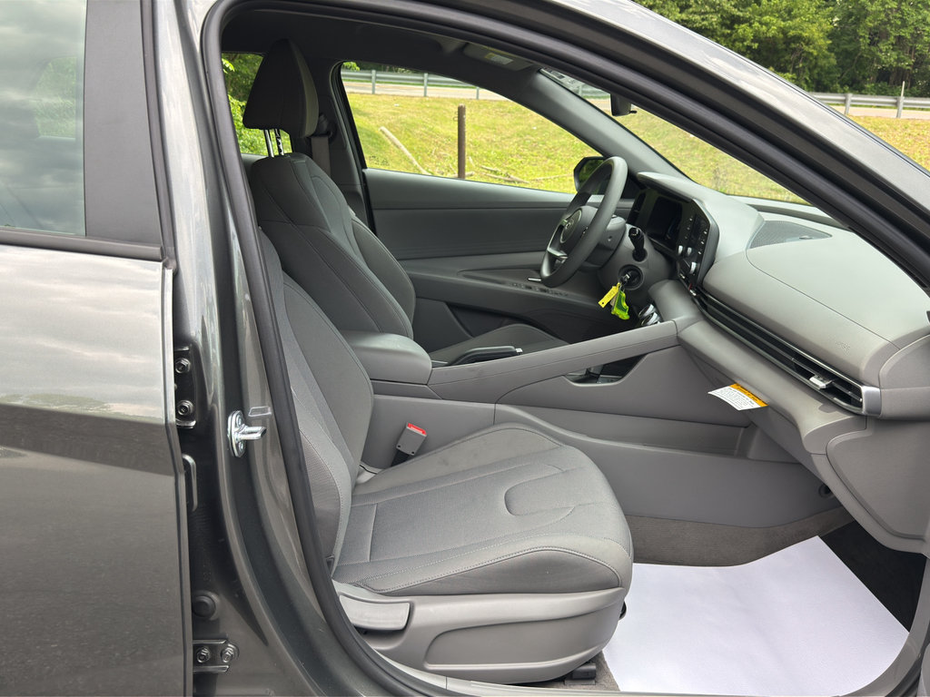 Certified 2026 Hyundai Elantra SE w/ Cargo Package FWD image 23