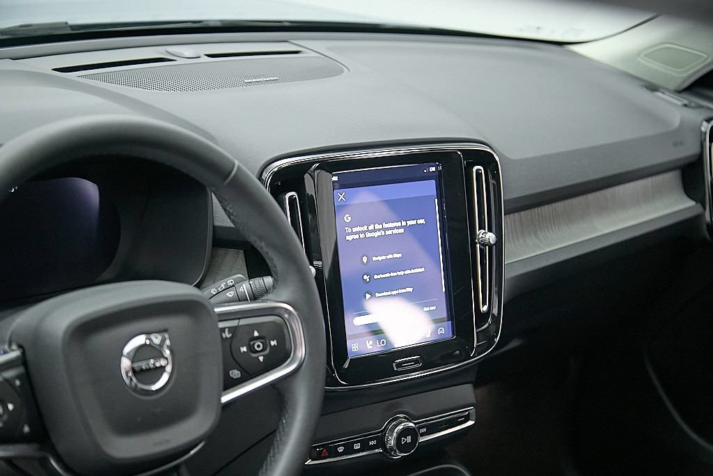 Certified 2024 Volvo XC40 B5 Ultimate w/ Climate Package AWD/4WD image 14