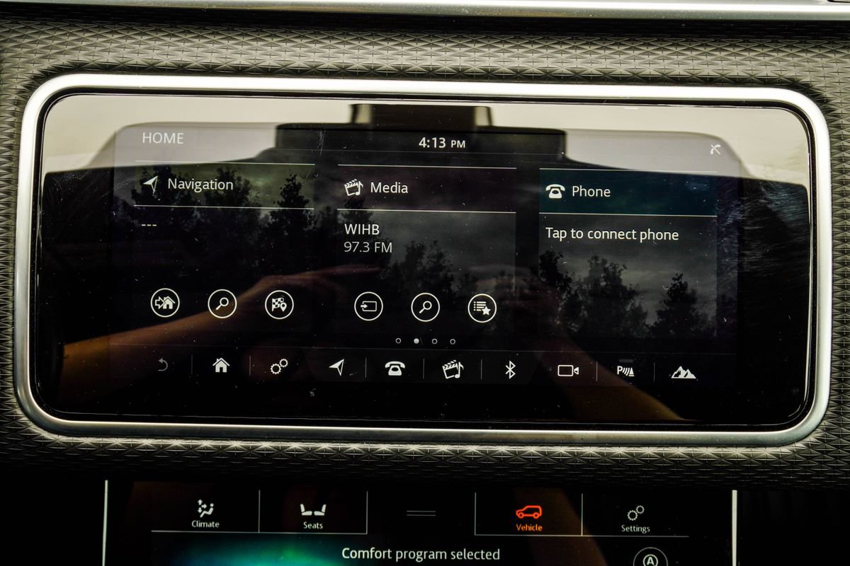 Used 2020 Land Rover Range Rover Velar R-Dynamic S image 22