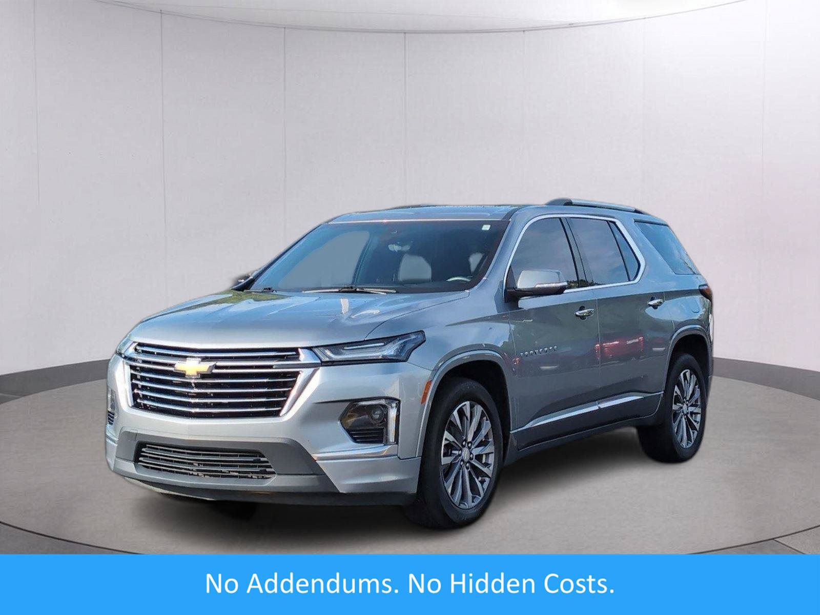 Used 2023 Chevrolet Traverse Premier FWD image 1