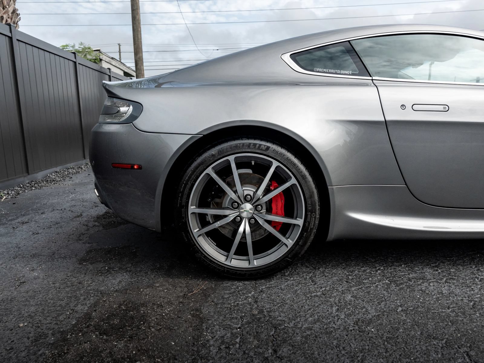 Used 2011 Aston Martin V8 Vantage Coupe RWD image 11
