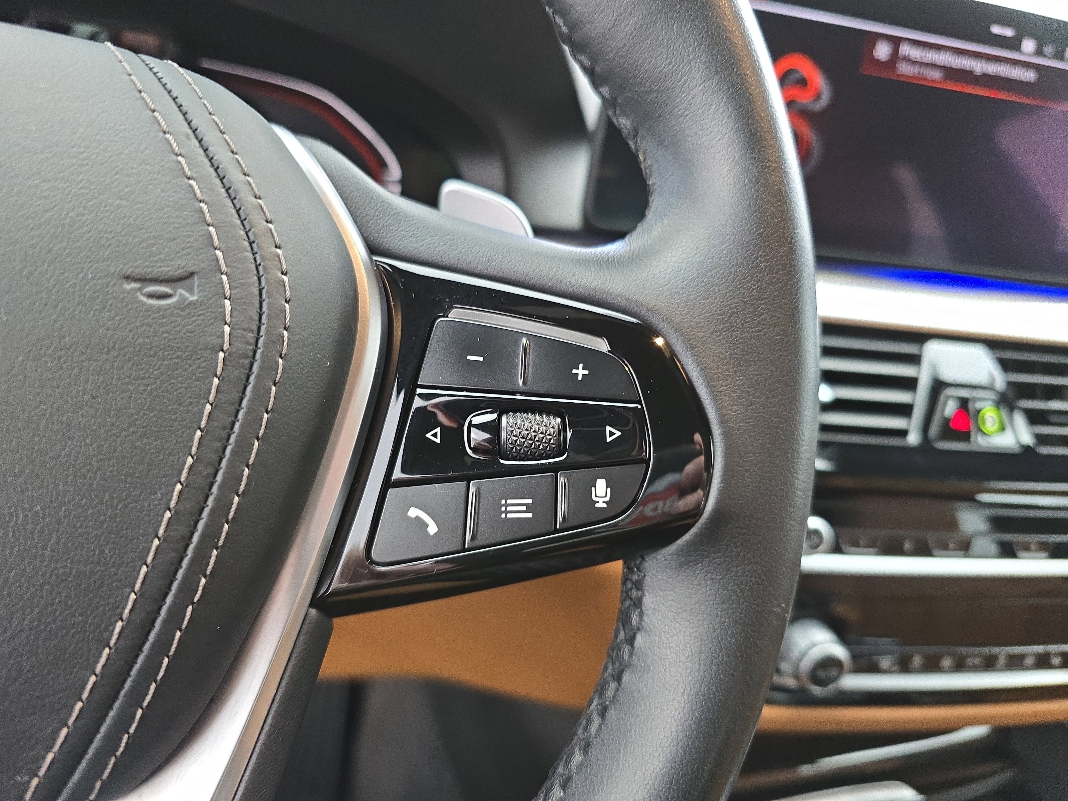 Used 2021 BMW 540i w/ Premium Package image 18