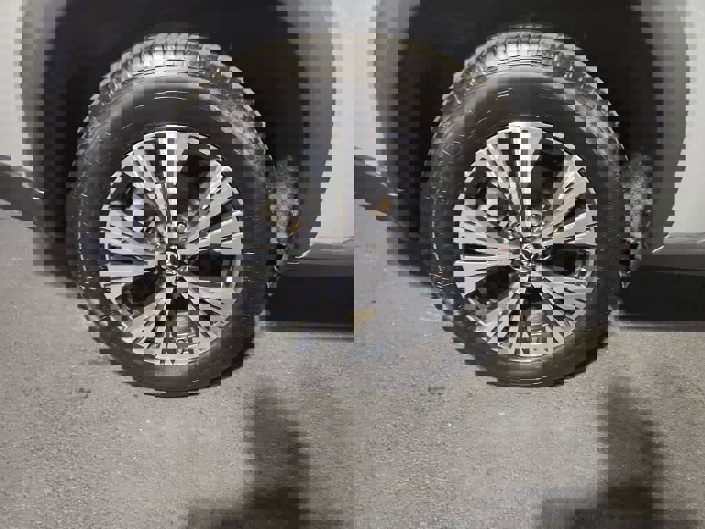 Used 2023 Nissan Rogue SV image 10