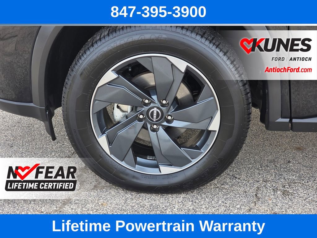 Used 2025 Nissan Rogue SV image 12