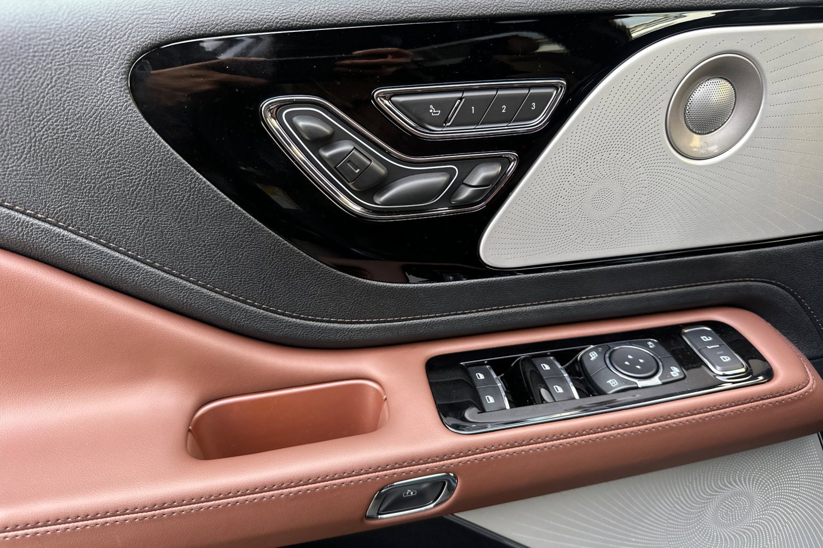 New 2026 Lincoln Aviator Reserve w/ Luxury Package image 10