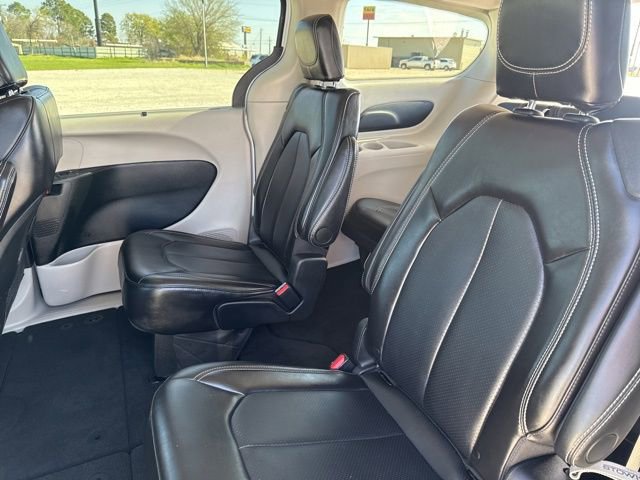 Used 2024 Chrysler Pacifica Touring-L image 18