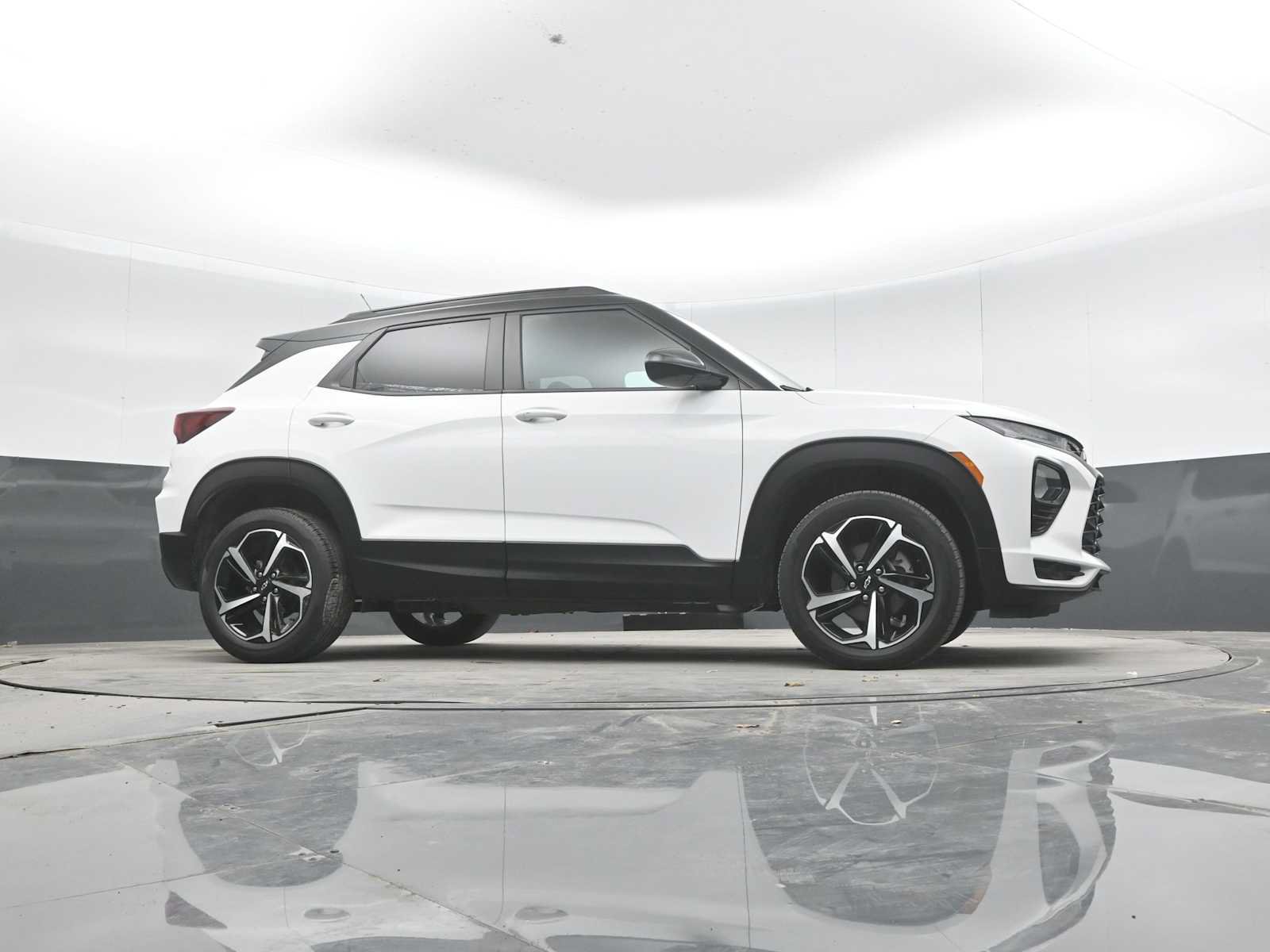 Used 2023 Chevrolet TrailBlazer RS AWD/4WD image 29