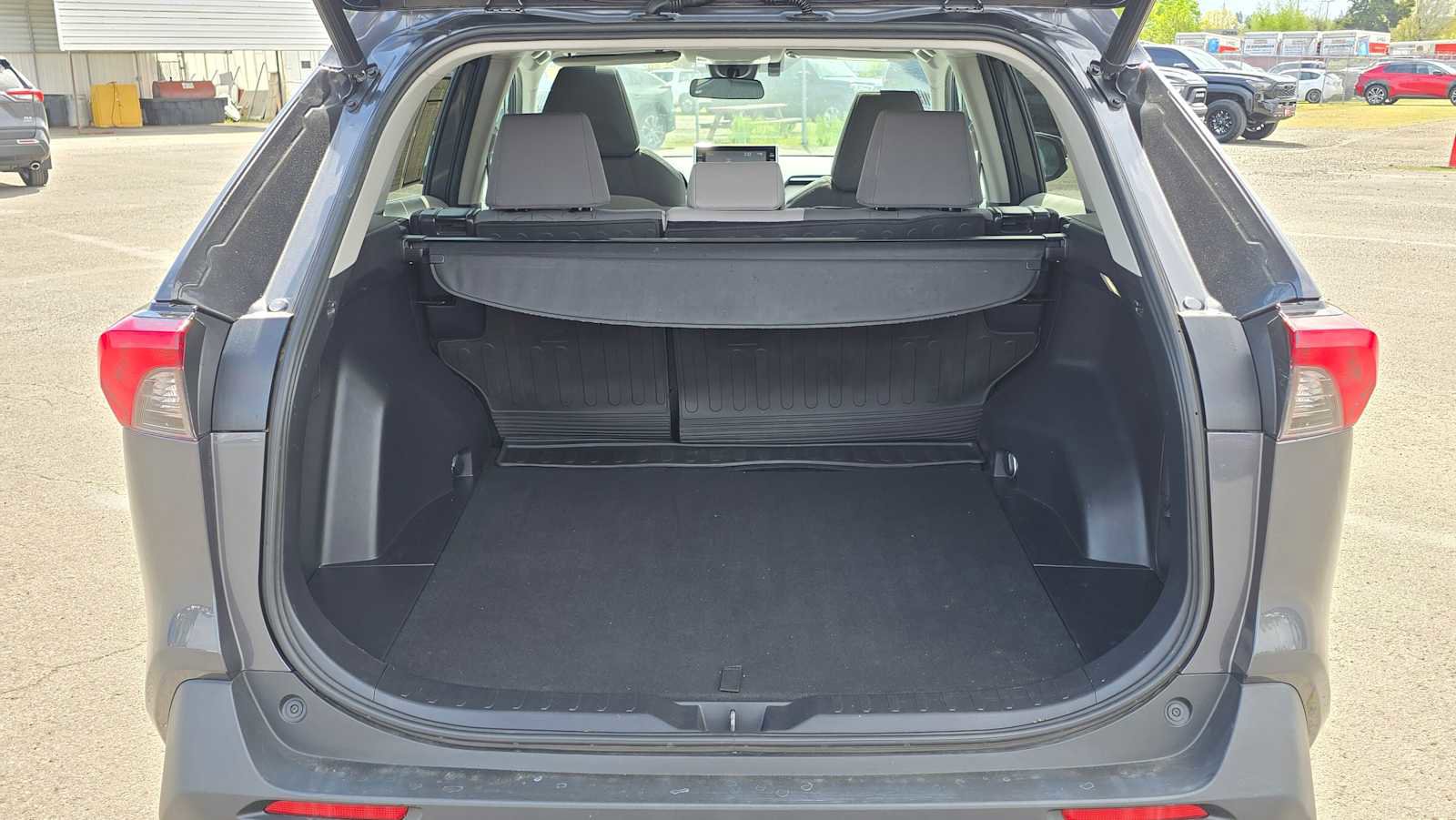 Used 2022 Toyota RAV4 XLE w/ Convenience Package AWD/4WD image 15