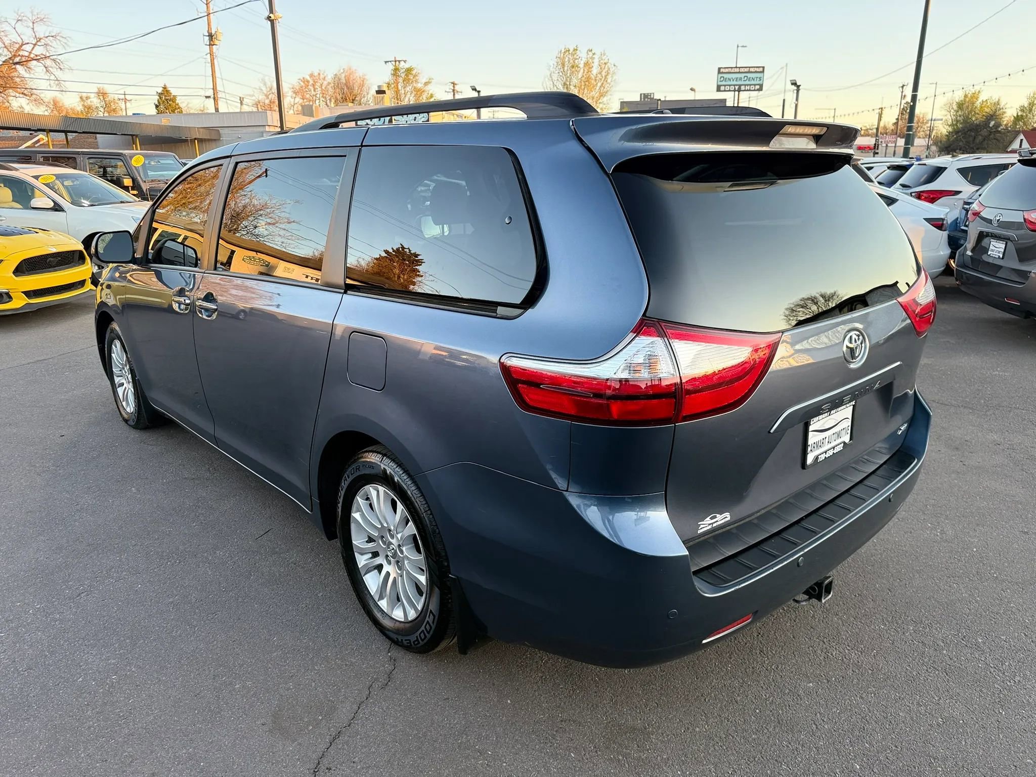 Used 2017 Toyota Sienna XLE w/ XLE Navigation Package FWD image 7