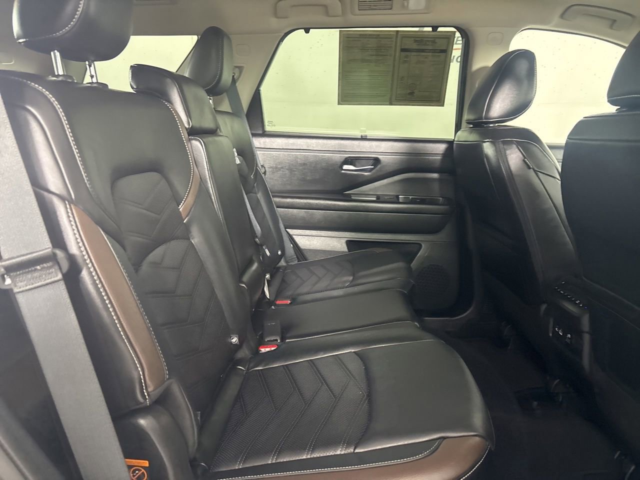 Used 2024 Nissan Pathfinder Platinum w/ Cargo Package image 29