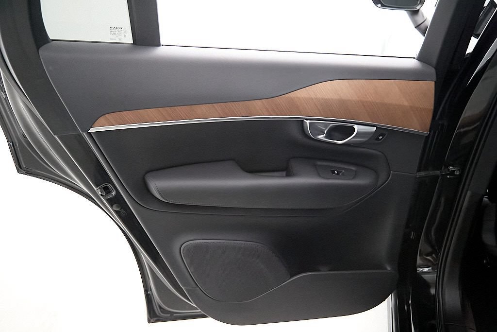 Certified 2024 Volvo XC90 T8 Plus AWD/4WD image 19