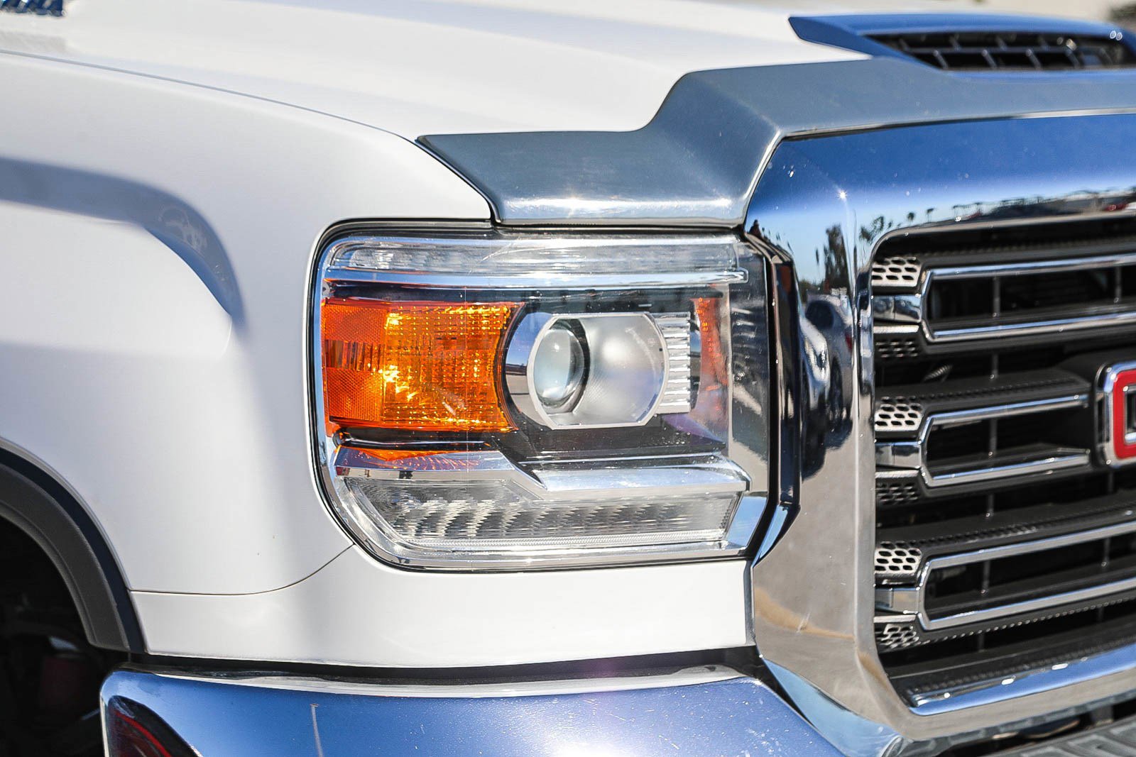 Used 2017 GMC Sierra 2500 SLT w/ Duramax Plus Package image 8