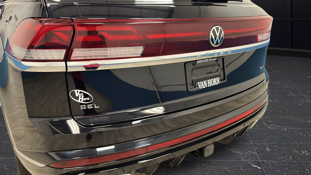Used 2024 Volkswagen Atlas Cross Sport SEL R-Line AWD/4WD image 39
