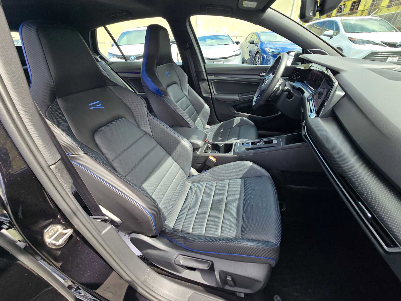 Used 2022 Volkswagen Golf R image 11