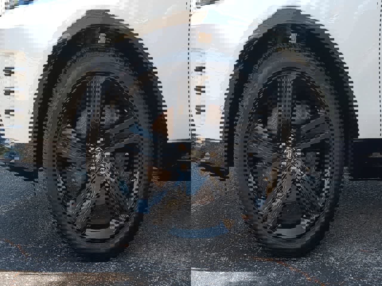 Used 2025 Land Rover Discovery Dynamic SE AWD/4WD image 14