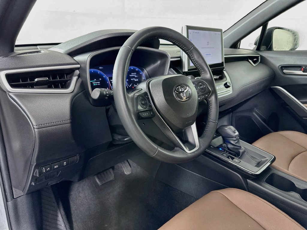 Certified 2026 Toyota Corolla Cross XLE FWD image 9