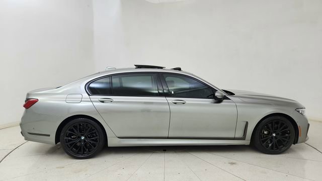 Used 2022 BMW 740i xDrive w/ M Sport Package image 6