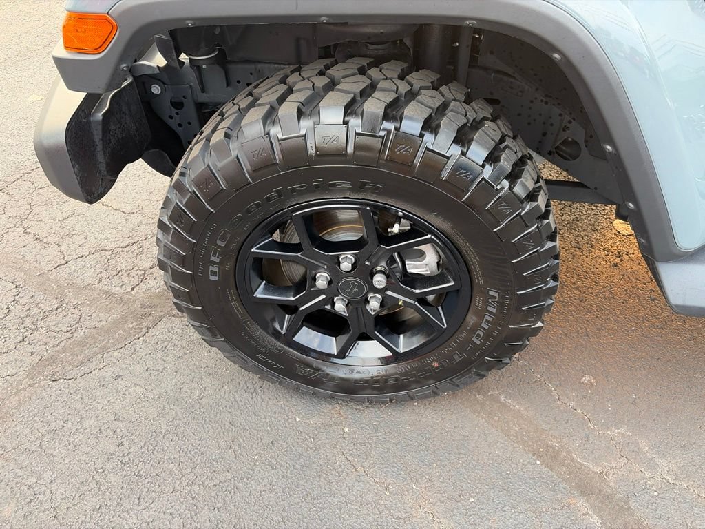 Used 2025 Jeep Gladiator Sport AWD/4WD image 14