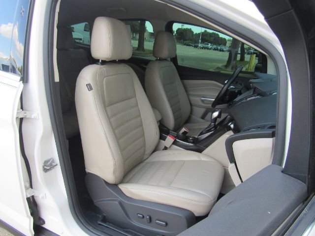 Used 2017 Ford C-MAX Titanium w/ Equipment Group 301A image 23