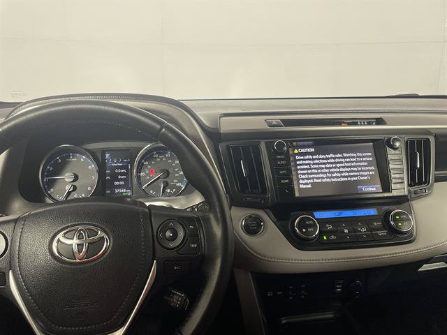 Used 2018 Toyota RAV4 Limited AWD/4WD image 16