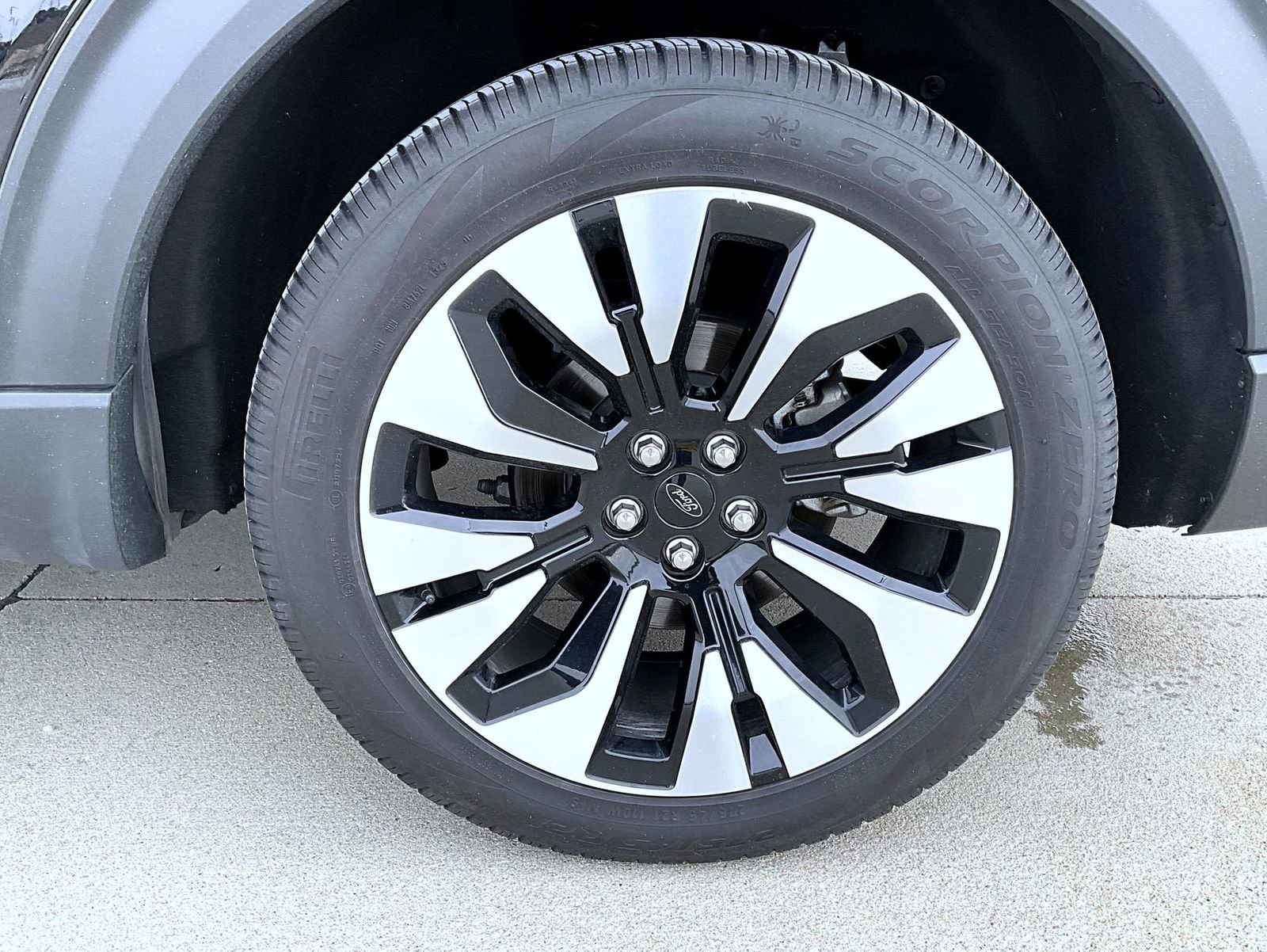 Used 2025 Ford Explorer Platinum w/ LUX Leather Package image 27