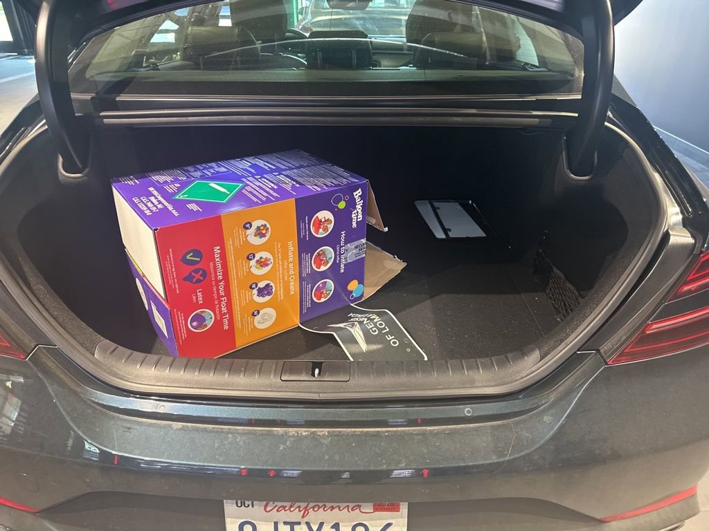 Used 2023 Genesis G70 2.0T image 7