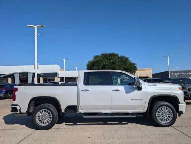 Used 2022 Chevrolet Silverado 2500 High Country AWD/4WD image 3