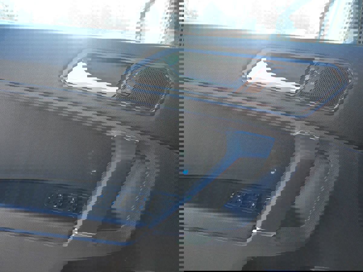 Used 2018 Volkswagen Tiguan SEL image 14